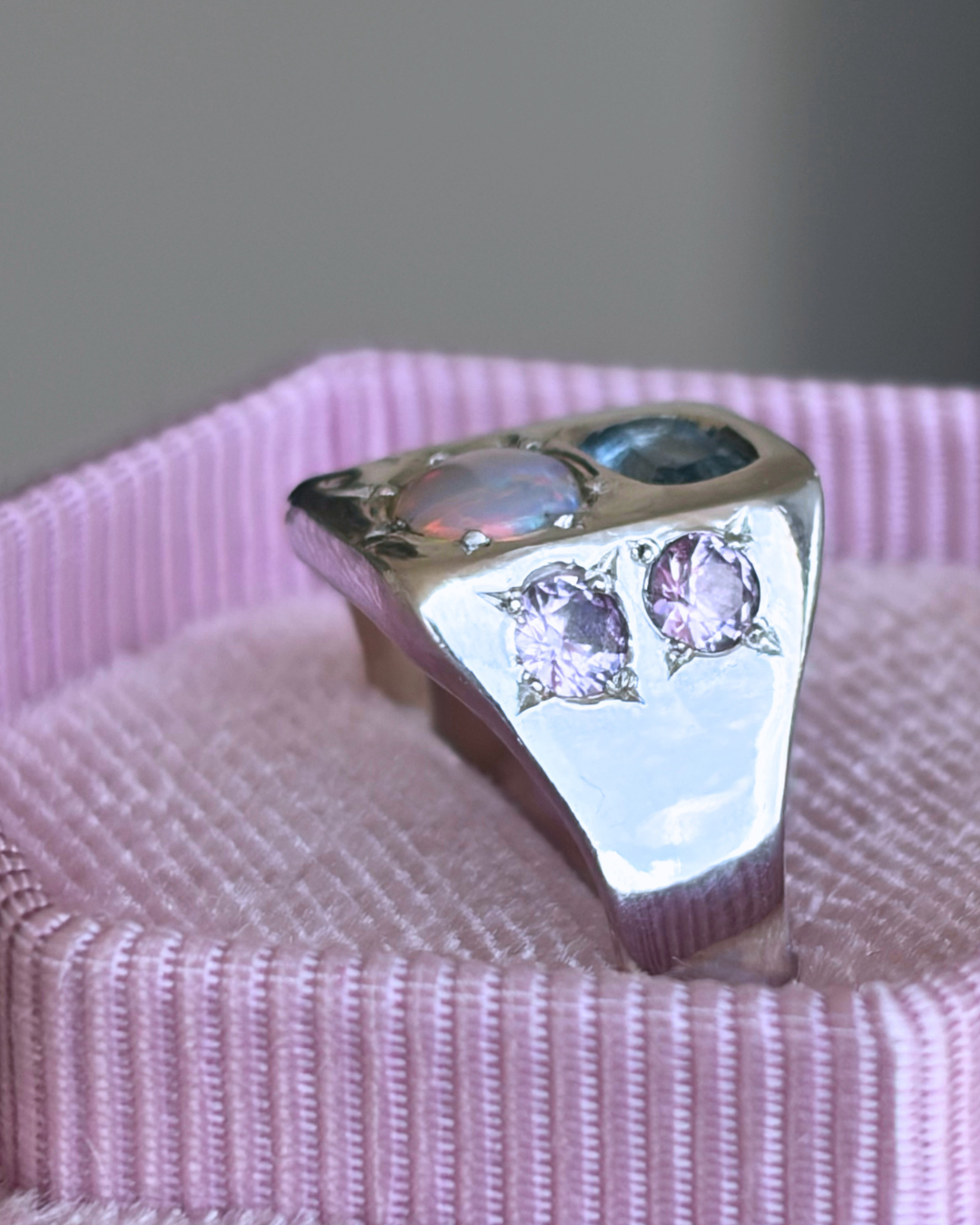 Signet 002 | One Off