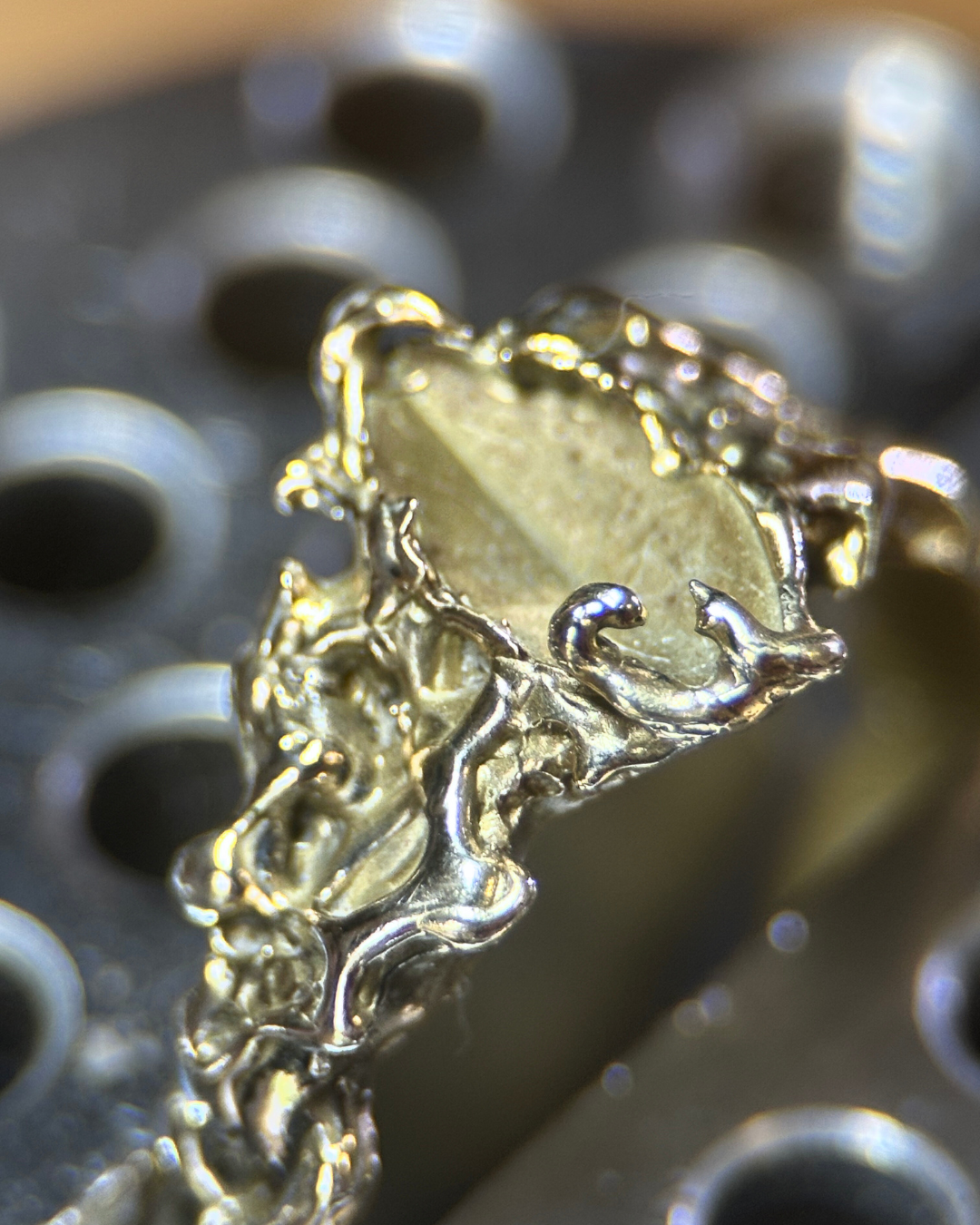 Venus Ring | Solid Gold - Sunny on a Cloud